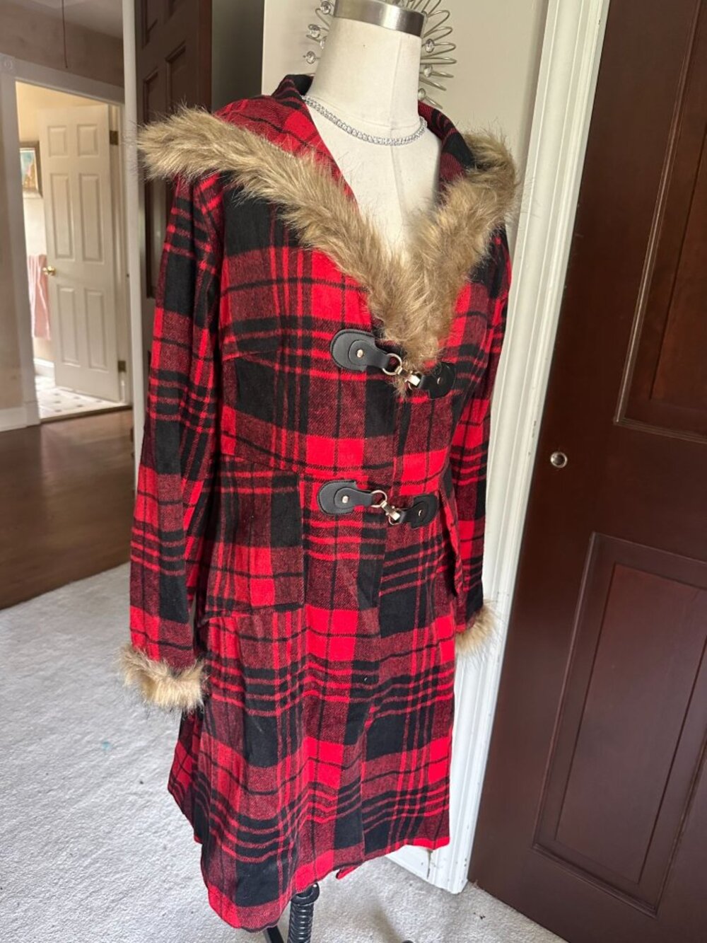 NWT Camisa red plaid coat with faux fur trim Medium